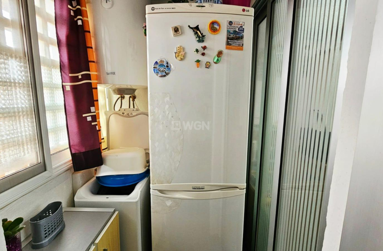 Odsprzedaż - Mieszkanie w bloku - Torrevieja - Playa De Los Naufragos