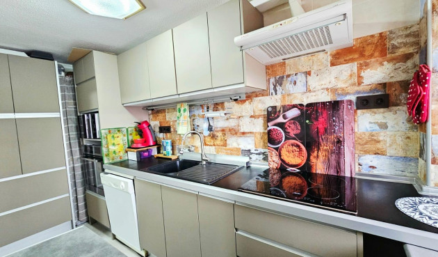 Odsprzedaż - Mieszkanie w bloku - Torrevieja - Playa De Los Naufragos