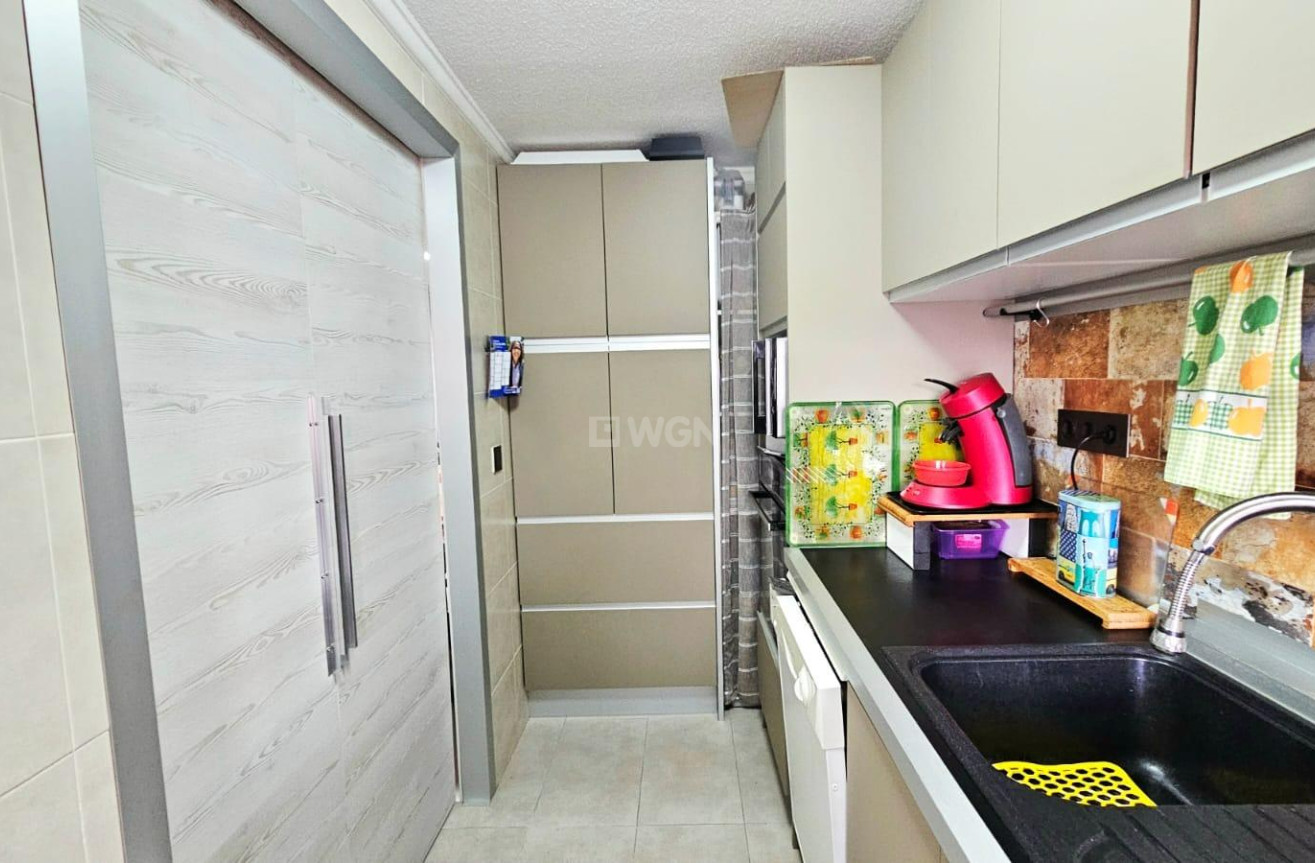 Odsprzedaż - Mieszkanie w bloku - Torrevieja - Playa De Los Naufragos