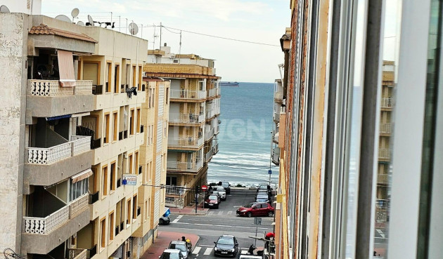 Odsprzedaż - Mieszkanie w bloku - Torrevieja - Playa De Los Naufragos