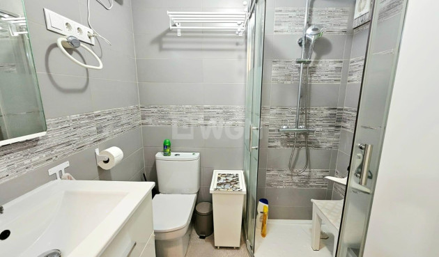 Odsprzedaż - Mieszkanie w bloku - Torrevieja - Playa De Los Naufragos