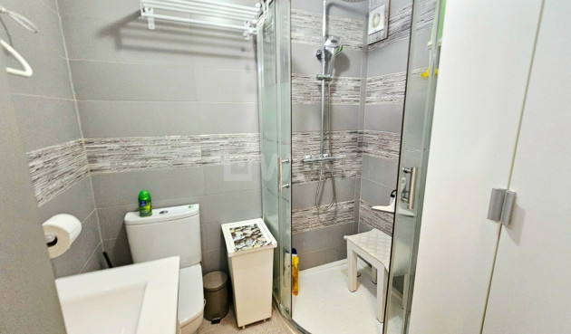 Odsprzedaż - Mieszkanie w bloku - Torrevieja - Playa De Los Naufragos