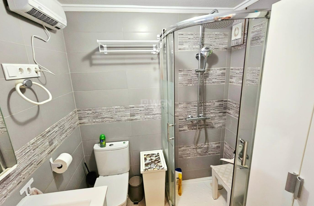 Odsprzedaż - Mieszkanie w bloku - Torrevieja - Playa De Los Naufragos