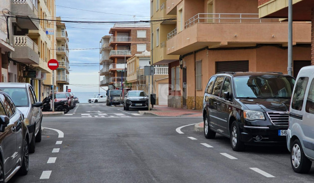 Odsprzedaż - Mieszkanie w bloku - Torrevieja - Playa De Los Naufragos