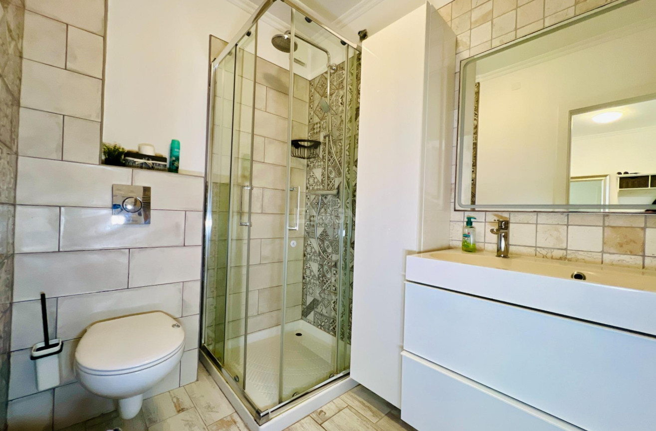 Odsprzedaż - Mieszkanie w bloku - Torrevieja - Miramar - Torre Del Moro