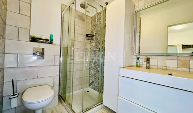 Odsprzedaż - Mieszkanie w bloku - Torrevieja - Miramar - Torre Del Moro