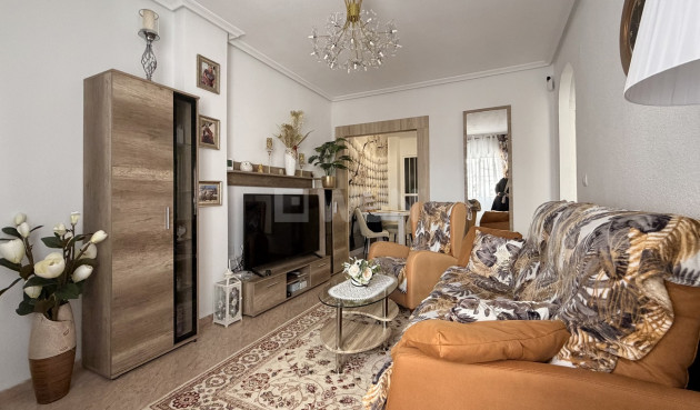 Odsprzedaż - Mieszkanie w bloku - Torrevieja - Urb. Calas Blancas III