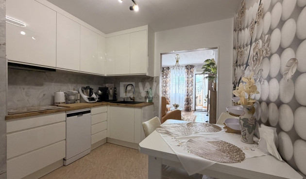 Odsprzedaż - Mieszkanie w bloku - Torrevieja - Urb. Calas Blancas III