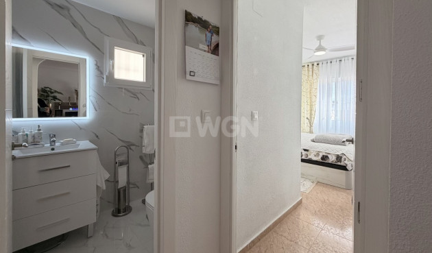 Odsprzedaż - Mieszkanie w bloku - Torrevieja - Urb. Calas Blancas III