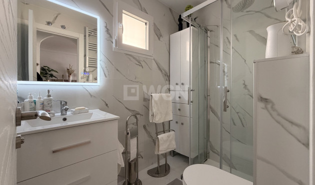 Odsprzedaż - Mieszkanie w bloku - Torrevieja - Urb. Calas Blancas III