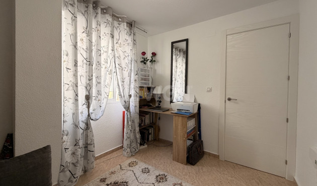 Odsprzedaż - Mieszkanie w bloku - Torrevieja - Urb. Calas Blancas III