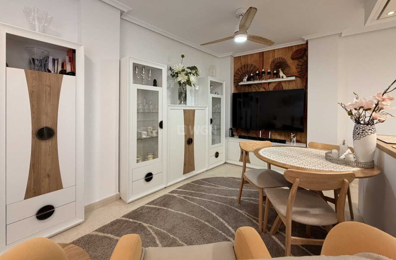 Odsprzedaż - Mieszkanie w bloku - Torrevieja - Costa Blanca