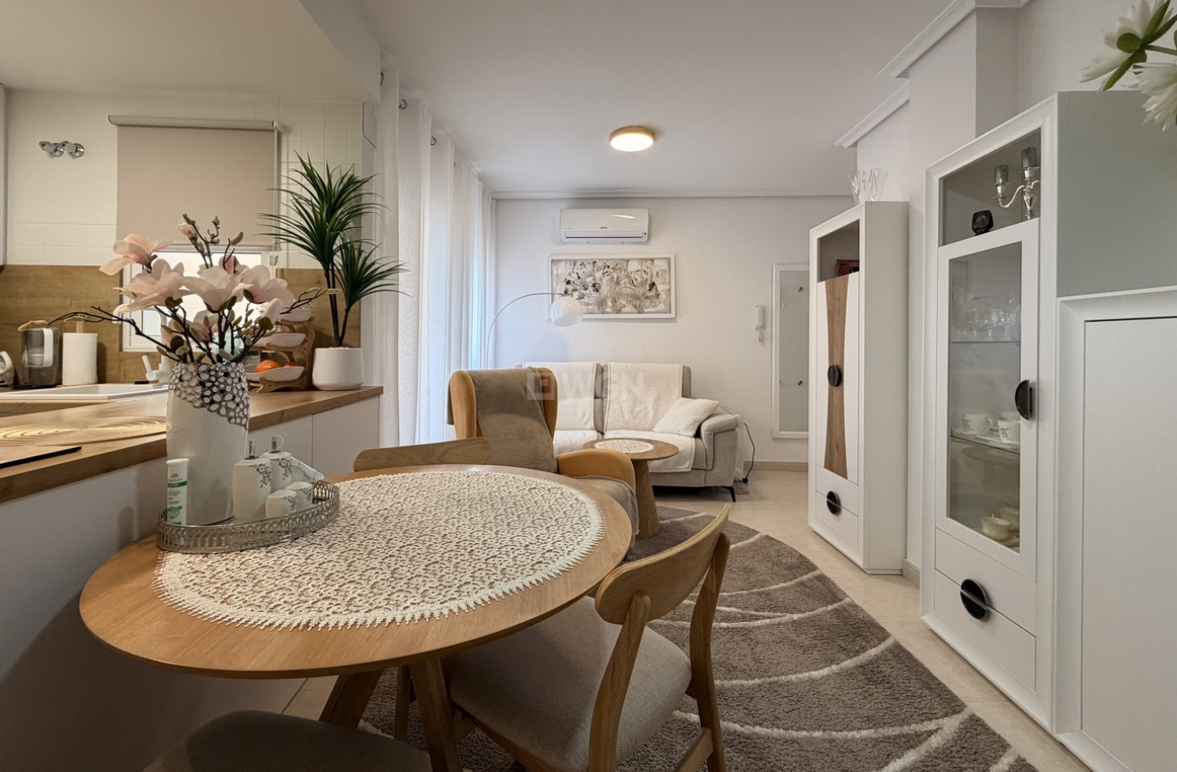 Odsprzedaż - Mieszkanie w bloku - Torrevieja - Costa Blanca