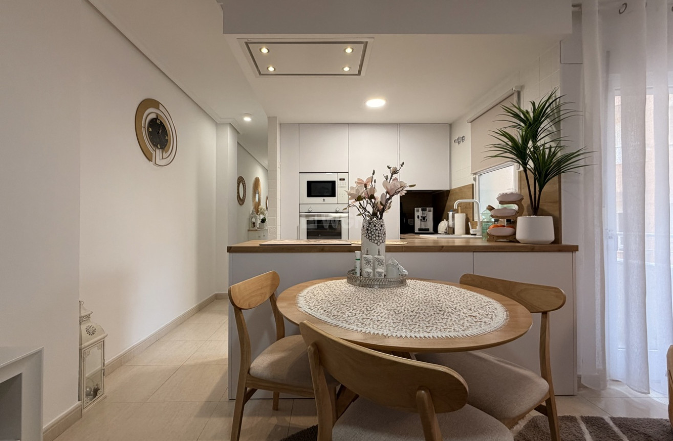 Odsprzedaż - Mieszkanie w bloku - Torrevieja - Costa Blanca