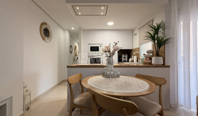 Odsprzedaż - Mieszkanie w bloku - Torrevieja - Costa Blanca