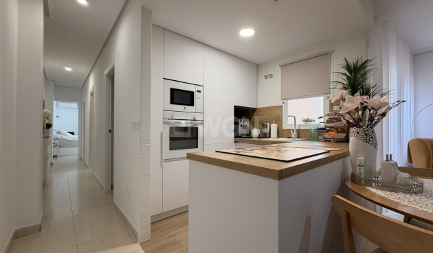 Odsprzedaż - Mieszkanie w bloku - Torrevieja - Costa Blanca