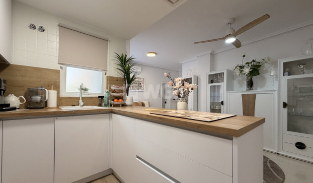 Odsprzedaż - Mieszkanie w bloku - Torrevieja - Costa Blanca