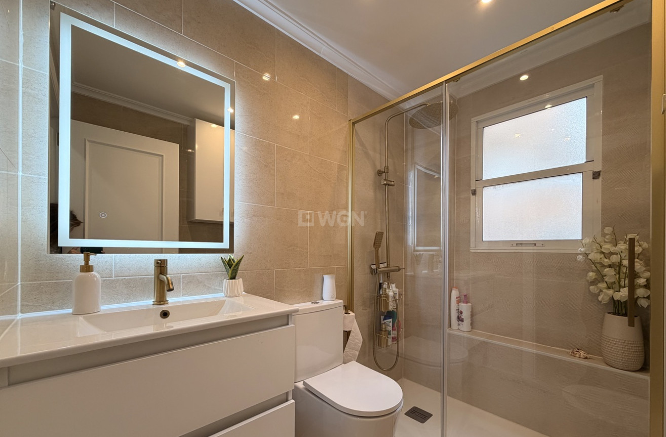 Odsprzedaż - Mieszkanie w bloku - Torrevieja - Costa Blanca