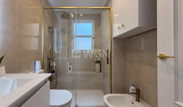 Odsprzedaż - Mieszkanie w bloku - Torrevieja - Costa Blanca