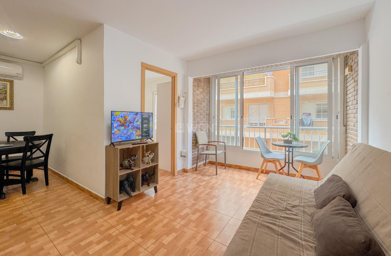 Odsprzedaż - Mieszkanie w bloku - Torrevieja - La Mata Pueblo