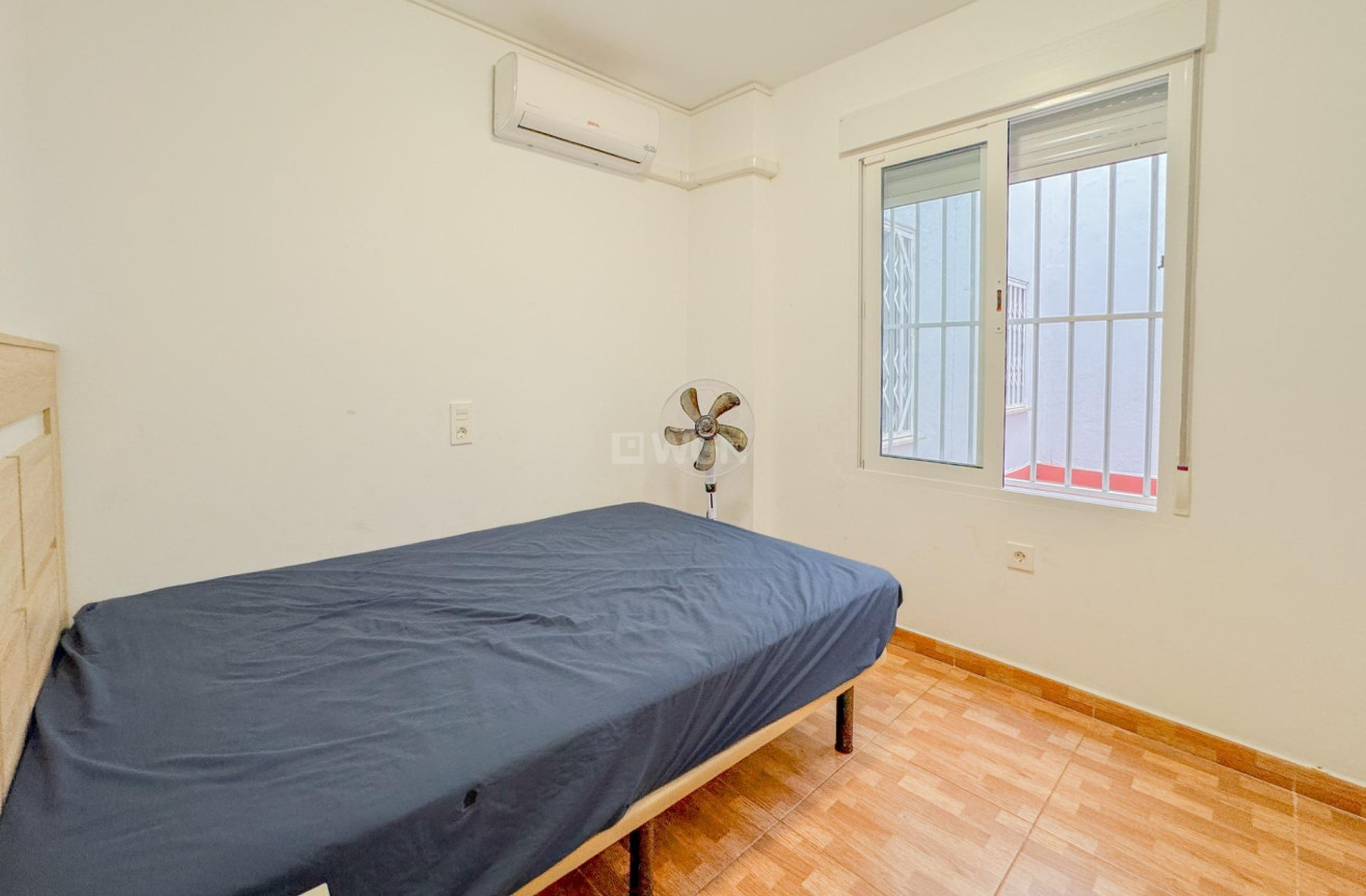 Odsprzedaż - Mieszkanie w bloku - Torrevieja - La Mata Pueblo