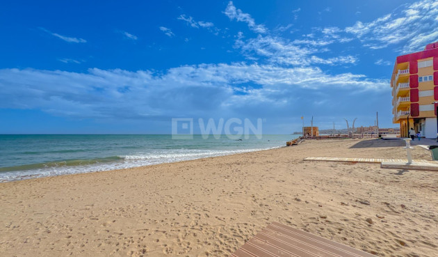Odsprzedaż - Mieszkanie w bloku - Torrevieja - La Mata Pueblo
