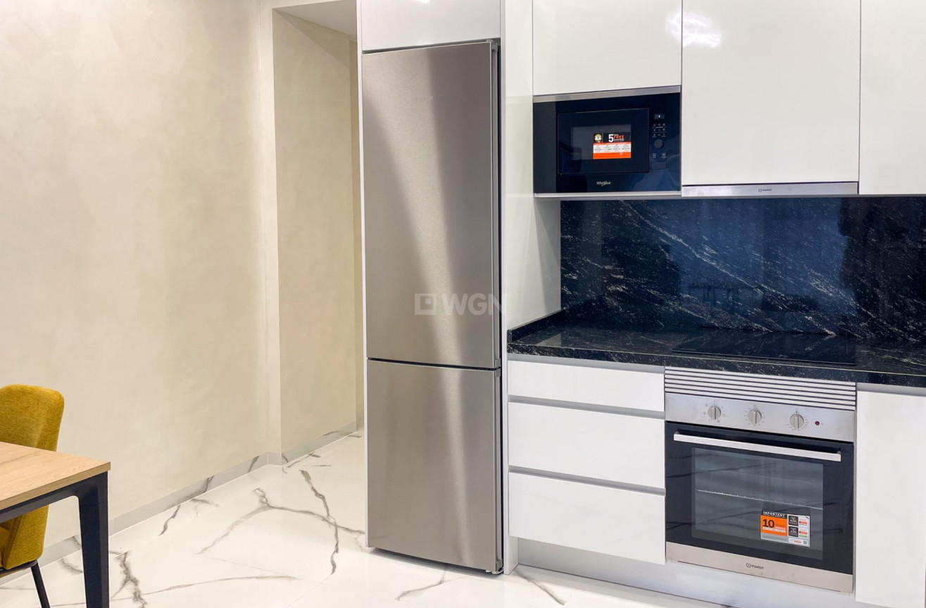 Odsprzedaż - Mieszkanie w bloku - Torrevieja - Playa del Cura