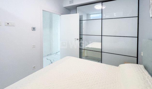 Odsprzedaż - Mieszkanie w bloku - Torrevieja - Playa del Cura