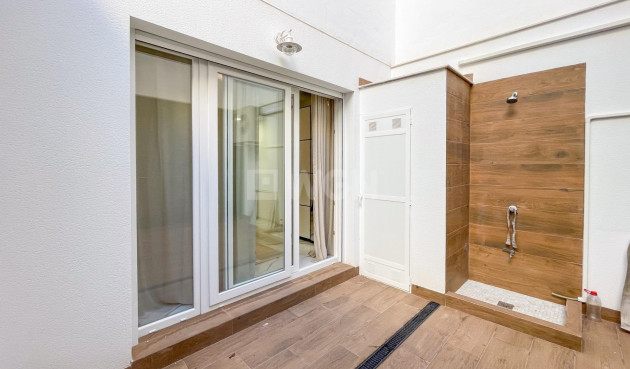 Odsprzedaż - Mieszkanie w bloku - Torrevieja - Playa del Cura