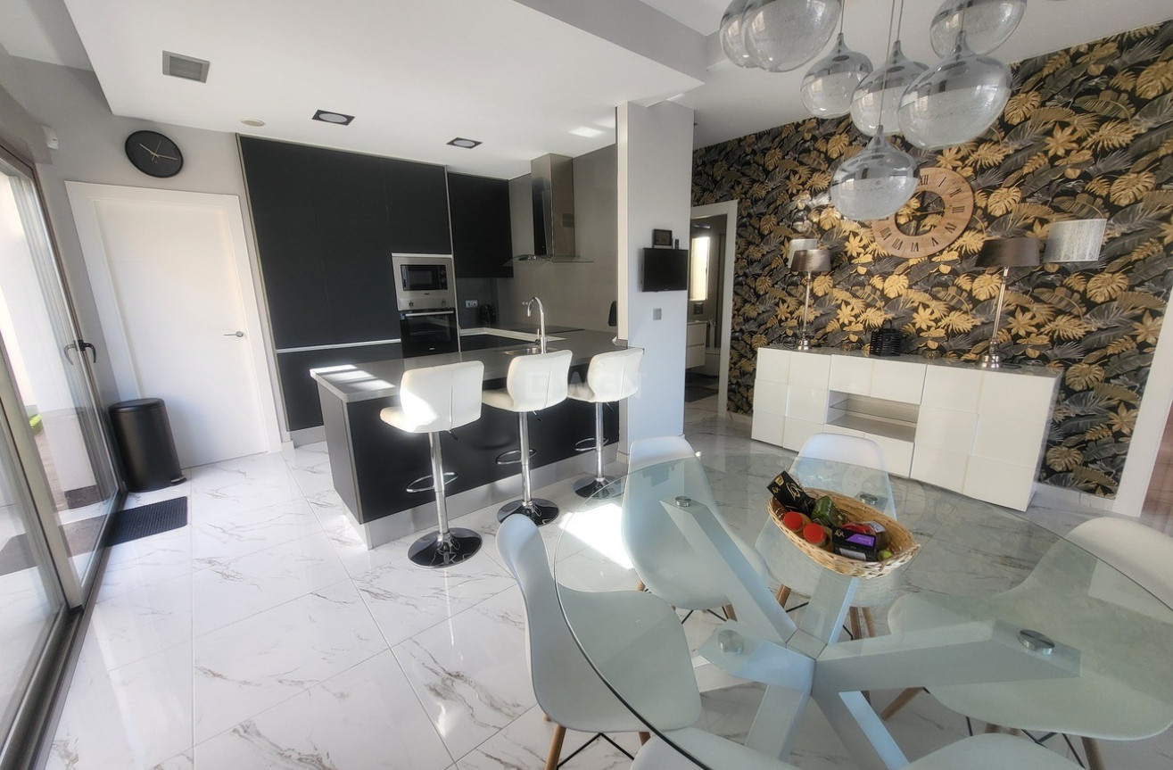 Odsprzedaż - Villa - Villamartin - Costa Blanca