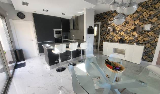 Odsprzedaż - Villa - Villamartin - Costa Blanca