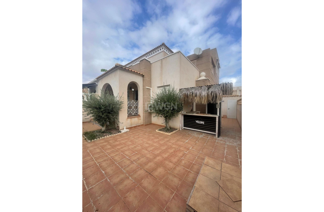 Odsprzedaż - Villa - Torrevieja - aguas nuevas
