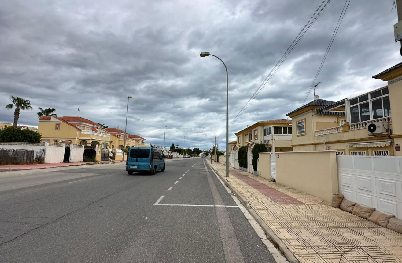 Odsprzedaż - Bungalow - Orihuela Costa - Los Almendros-la Florida