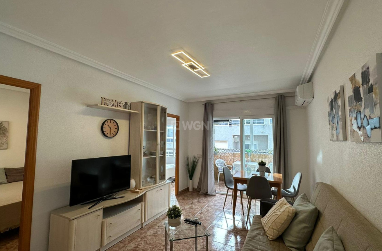 Odsprzedaż - Mieszkanie w bloku - Torrevieja - Estacion De Autobuses