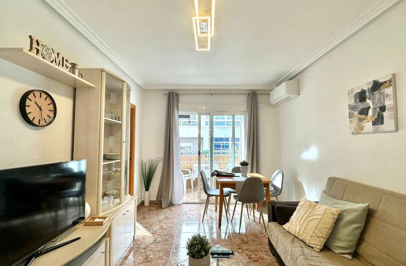 Odsprzedaż - Mieszkanie w bloku - Torrevieja - Estacion De Autobuses