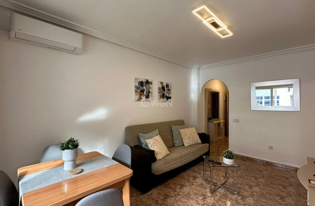 Odsprzedaż - Mieszkanie w bloku - Torrevieja - Estacion De Autobuses