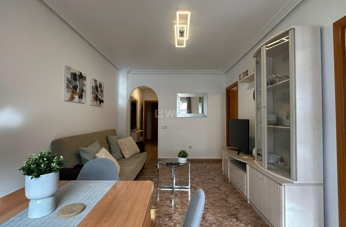 Odsprzedaż - Mieszkanie w bloku - Torrevieja - Estacion De Autobuses