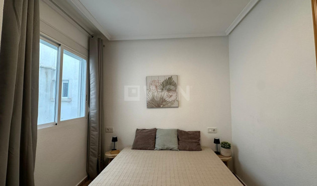 Odsprzedaż - Mieszkanie w bloku - Torrevieja - Estacion De Autobuses