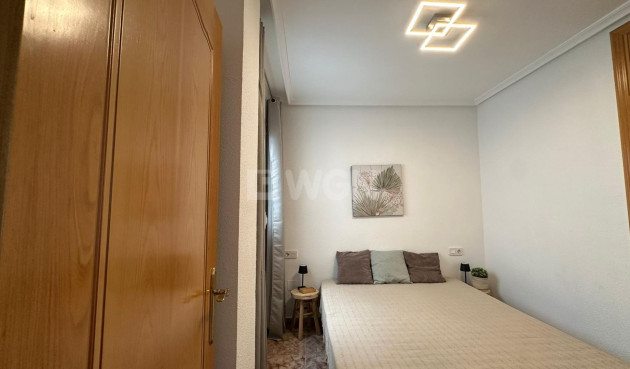 Odsprzedaż - Mieszkanie w bloku - Torrevieja - Estacion De Autobuses