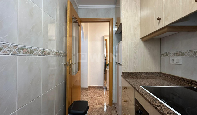 Odsprzedaż - Mieszkanie w bloku - Torrevieja - Estacion De Autobuses