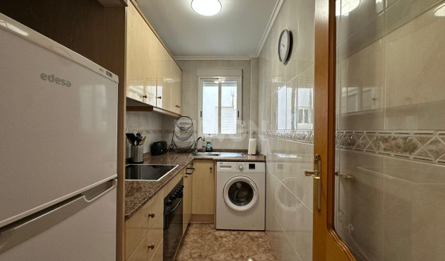 Odsprzedaż - Mieszkanie w bloku - Torrevieja - Estacion De Autobuses