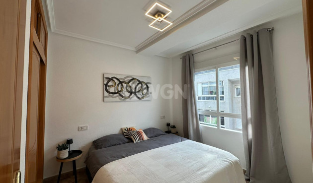 Odsprzedaż - Mieszkanie w bloku - Torrevieja - Estacion De Autobuses