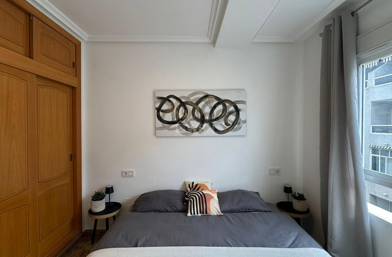 Odsprzedaż - Mieszkanie w bloku - Torrevieja - Estacion De Autobuses