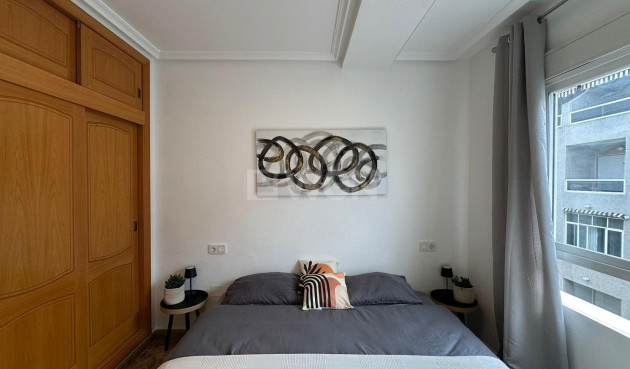 Odsprzedaż - Mieszkanie w bloku - Torrevieja - Estacion De Autobuses