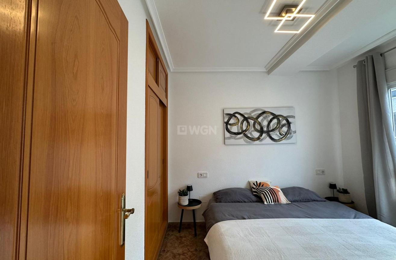 Odsprzedaż - Mieszkanie w bloku - Torrevieja - Estacion De Autobuses