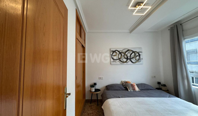 Odsprzedaż - Mieszkanie w bloku - Torrevieja - Estacion De Autobuses