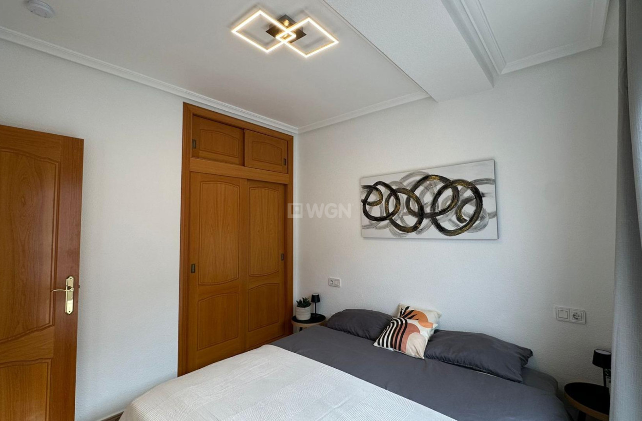 Odsprzedaż - Mieszkanie w bloku - Torrevieja - Estacion De Autobuses