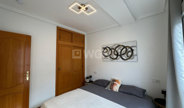 Odsprzedaż - Mieszkanie w bloku - Torrevieja - Estacion De Autobuses