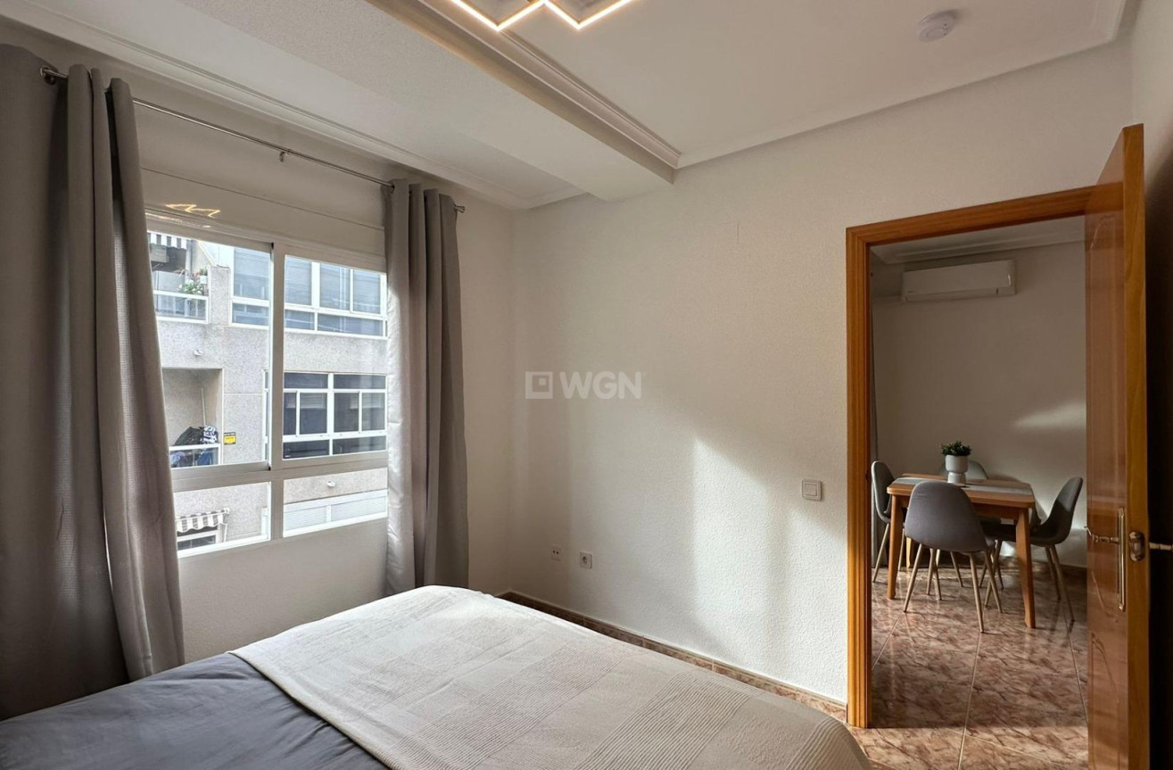 Odsprzedaż - Mieszkanie w bloku - Torrevieja - Estacion De Autobuses