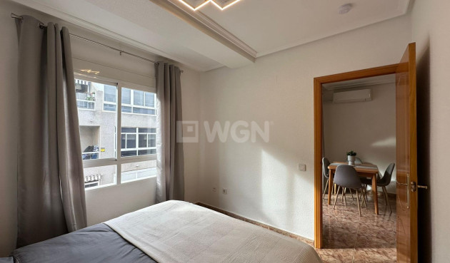 Odsprzedaż - Mieszkanie w bloku - Torrevieja - Estacion De Autobuses